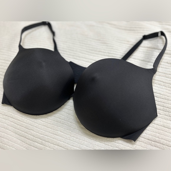 SKIMS Black Seamless T-Shirt Bra with Adjustable Straps - Picture 5 of 9